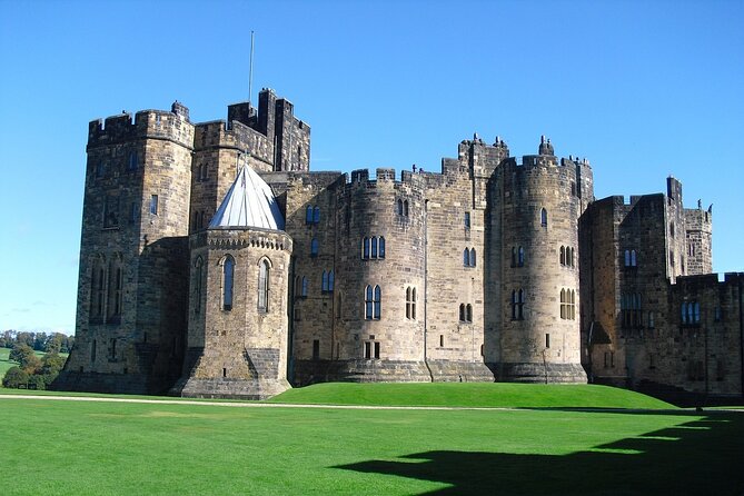 Harry Potter, Alnwick Castle, Bamburgh Castle, Seals Tour - A nine-hour route from Edinburgh to Northumberland
