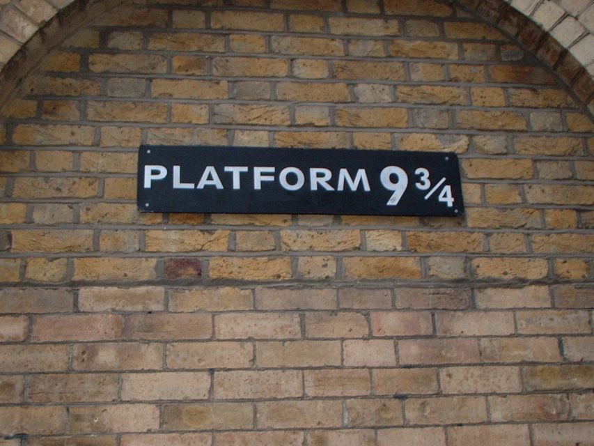 Harry Potter film locations Tour in London - The Leaky Cauldron and the Third Hand Book Emporium