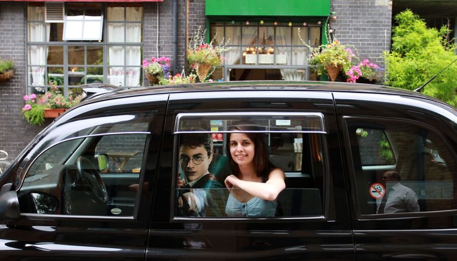 Harry Potter film locations Tour in London - Why the private taxi format matters