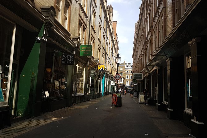 Harry Potter London Sights and Film Locations - Private Tour - House of Spells and the two shopping discounts