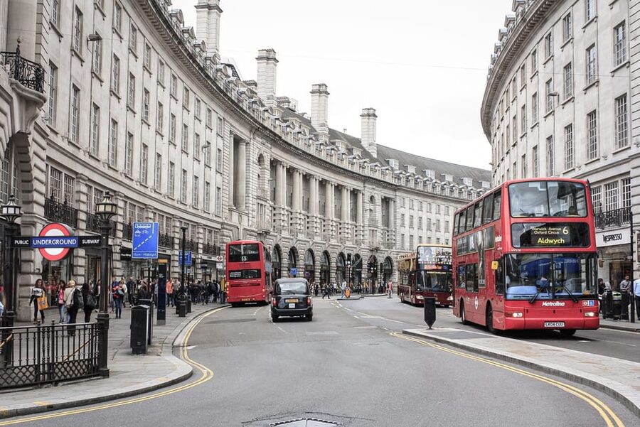 Harry Potter Private Tour of London in Spanish - Piccadilly Circus and Trafalgar Square