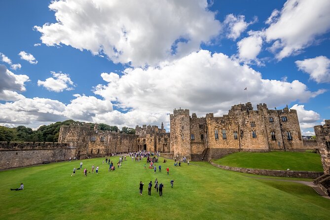 Harry Potter's Alnwick Castle and Scottish Borders Day Trip - Transport, comfort, and the long day