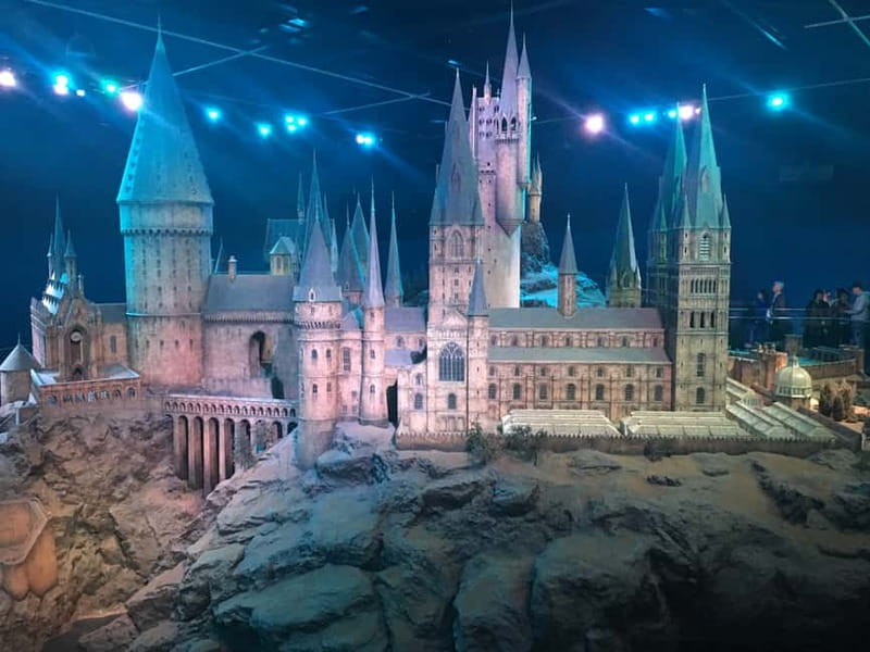 Harry Potter Studio Ticket & Tour of London Film Locations - The ride to Warner Bros. Studio Leavesden