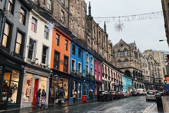 Harry Potter Tour & Edinburgh Castle Visit - Victoria Street and the Diagon Alley comparison