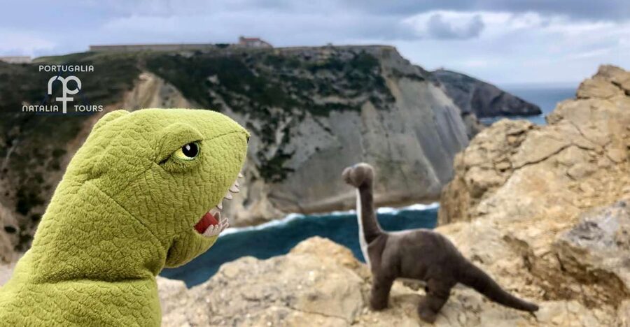 HIKING around Lisbon: Jurassic Dinosaur Trails of Espichel - Two hours among the Pedra da Mua tracks