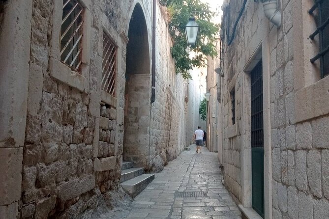 Historic Walk with Game of thrones details in Dubrovnik - Dominican Monastery and the old harbor