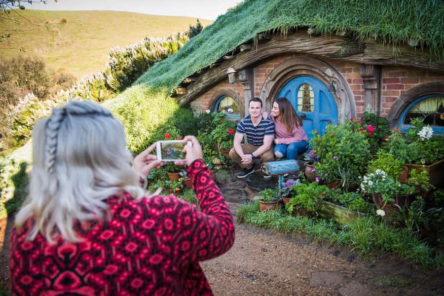 Hobbiton Movie Set: Guided Tour Ticket - Going inside a Hobbit Hole