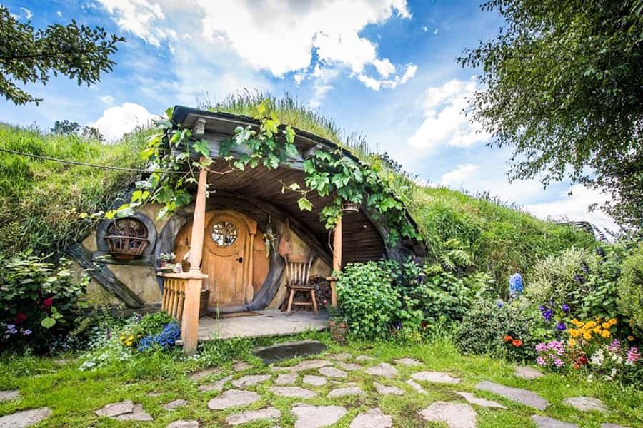 Hobbiton Movie Set & Rotorua Premium Day Tour from Auckland - Te Puia and Rotorua’s living geothermal valley