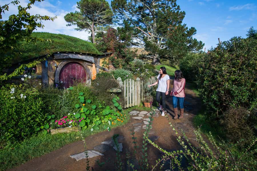 Hobbiton Movie Set & Rotorua Premium Day Tour from Auckland - Timing, group size, and what to bring