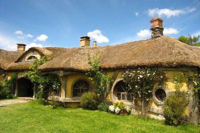 Hobbiton Movie Set Small Tour from Auckland - The Green Dragon Inn gives the day a proper finish