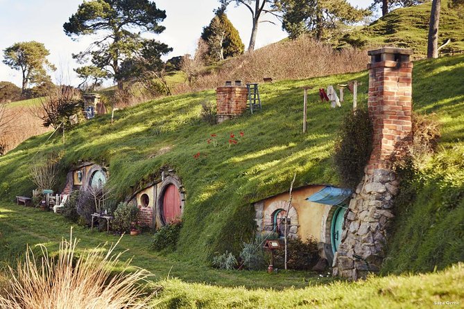 Hobbiton Movie Set tour & Glowworm Cave day tour - Walking through Hobbiton’s movie set