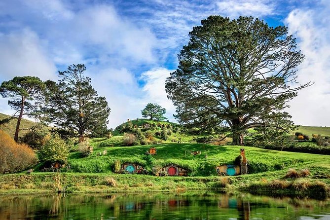 Hobbiton Movie set & Waitomo Caves Small Group Tour From Auckland - The drive from Auckland to Hobbiton