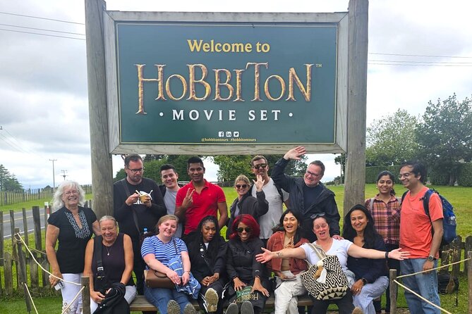 Hobbiton & Rotorua including Wai-O-Tapu - Small Group Tour from Auckland - What the guide adds to a very long day