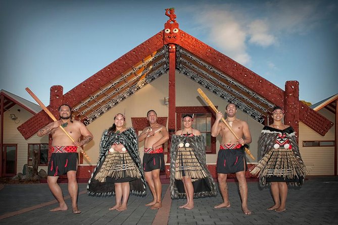 Hobbiton & Rotorua Living Māori Village Private Tour Ex-Auckland - Why combine Hobbiton with Whakarewarewa?