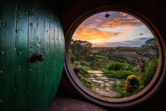 Hobbiton & Rotorua Living Māori Village Private Tour Ex-Auckland - Hobbiton Movie Set: from Shire’s Rest to the Green Dragon Inn