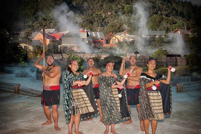 Hobbiton & Rotorua Living Māori Village Private Tour Ex-Auckland - What the private format changes