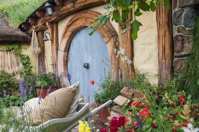 Hobbiton & Rotorua Māori Village with Lunch from Auckland - The road to Hobbiton Movie Set