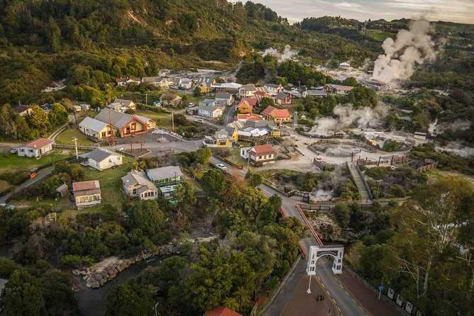Hobbiton & Rotorua Māori Village with Lunch from Auckland - A short look at Rotorua before Whakarewarewa