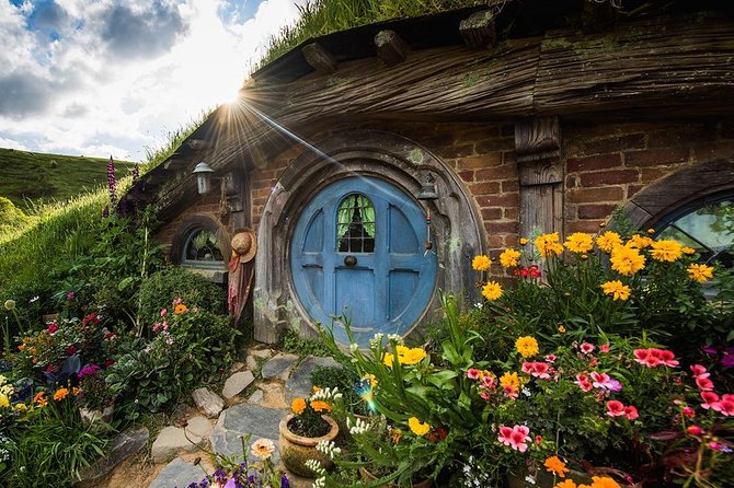 Hobbiton & Rotorua Small Group Tour including Te Puia from Auckland - Key points to know before booking