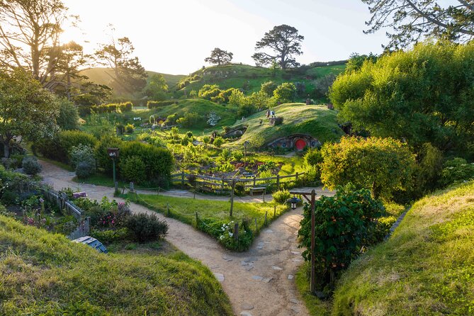 Hobbiton & Waitomo Caves Guided Day Trip from Auckland incl lunch - The 6:30 a.m. start from Auckland