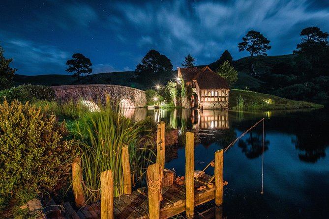 Hobbiton & Waitomo Caves Guided Day Trip from Auckland incl lunch - Entering the Waitomo Glowworm Caves