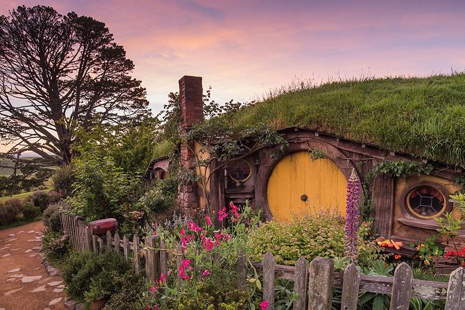 Hobbiton & Waitomo Caves Small Group Tour from Auckland inc Lunch - Lunch in Otorohanga