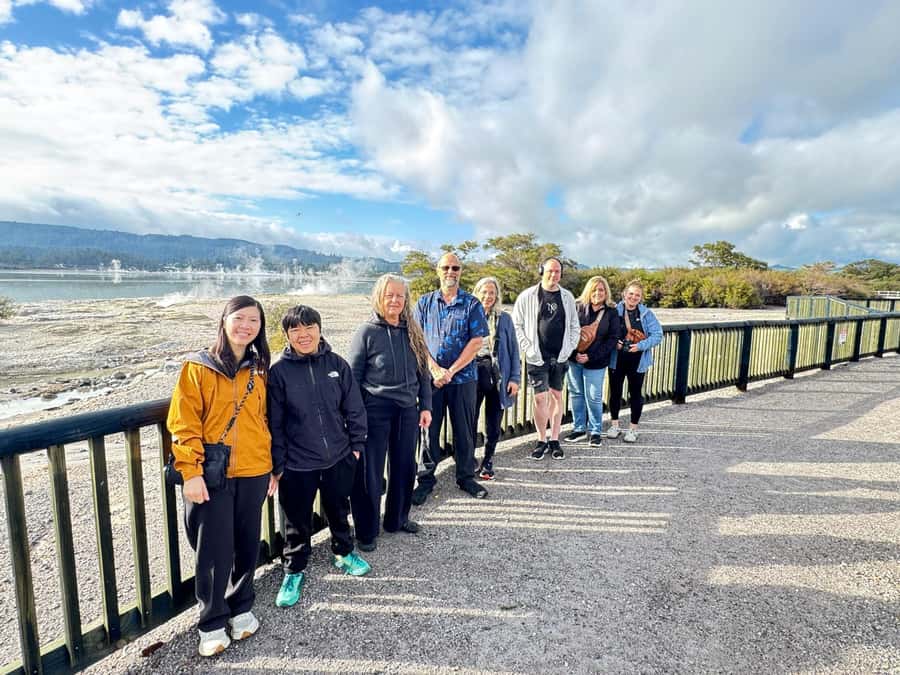 Hobbiton, Waitomo, Rotorua & Taupo 2-Day Tour from Auckland - Tirau and the first evening in Rotorua