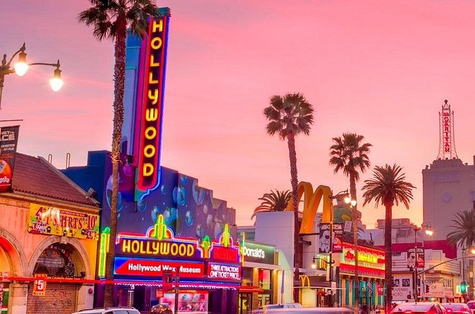 Hollywood and Beverly Hills Bus Tour - The Pink Wall and Melrose Avenue