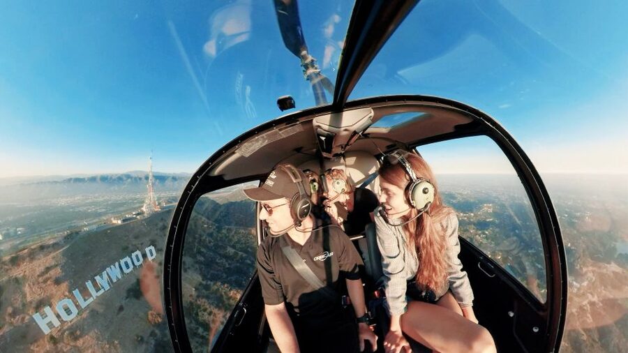 Hollywood & Beverly Hills Celebrity Helicopter Tour - The pilot makes the short flight work