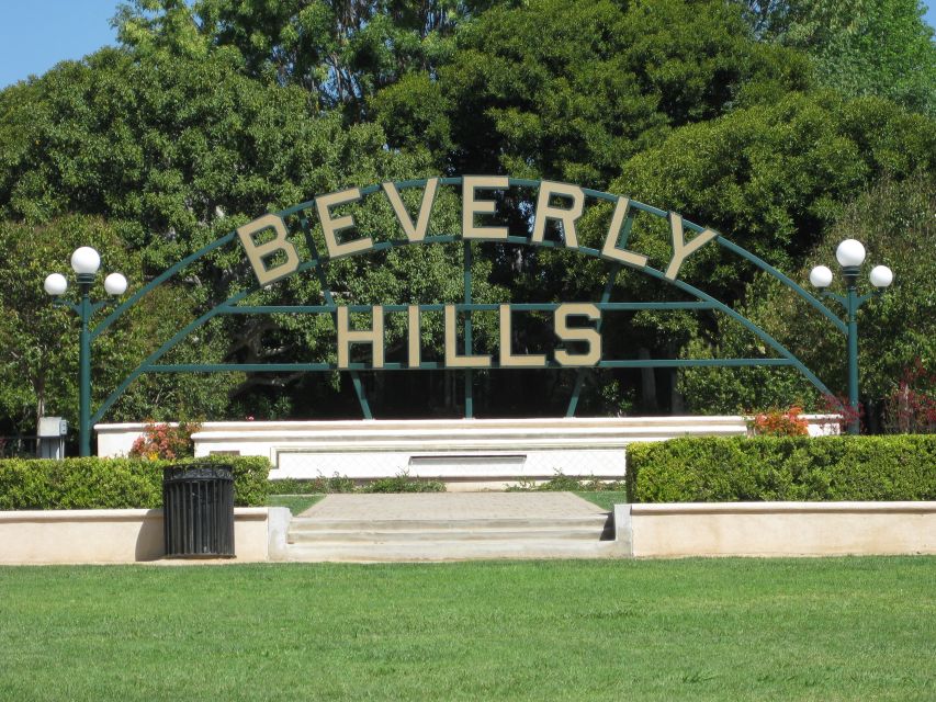 Hollywood & Beverly Hills: Celebrity Homes & Lifestyle Tour - Mulholland Drive and Laurel Canyon
