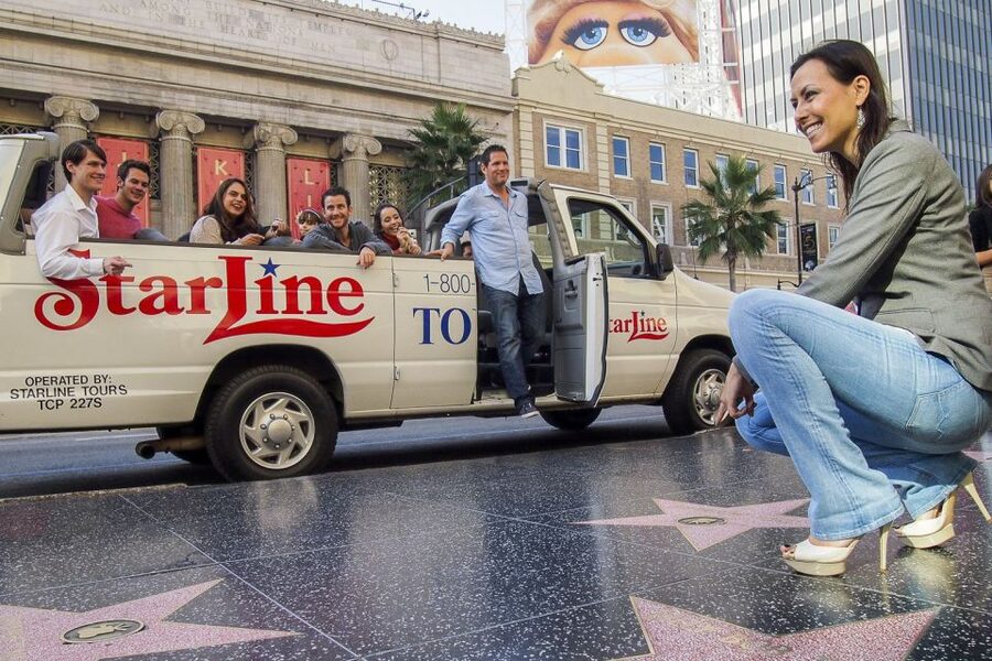 Hollywood & Beverly Hills: Celebrity Homes & Lifestyle Tour - Beverly Hills Sign and Rodeo Drive