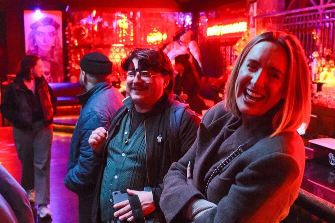 Hollywood Cocktails and True Crime Tour: 3 Drinks Included - Hollywood after dark, with a story to follow