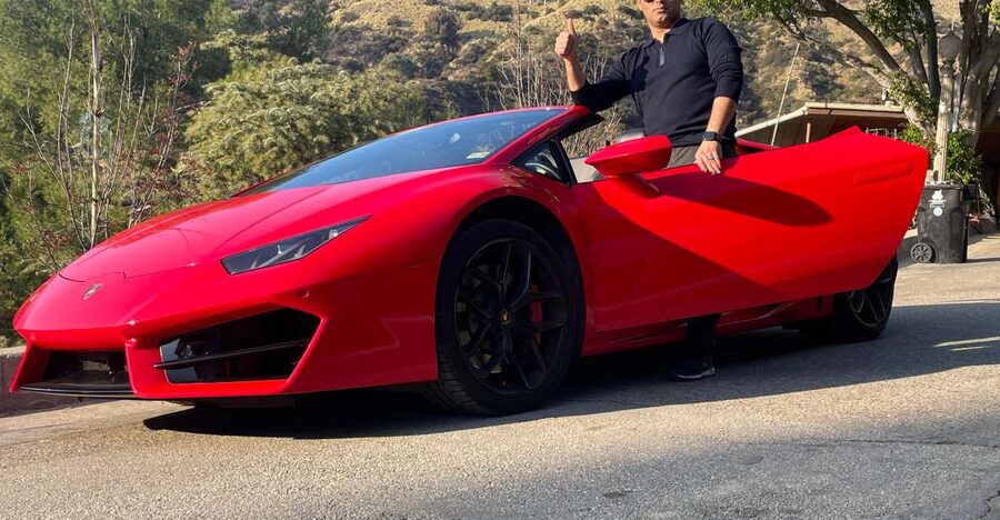 Hollywood Sign 30 Min Lamborghini tour (Drive or Be driven) - Hollywood stories between the stops