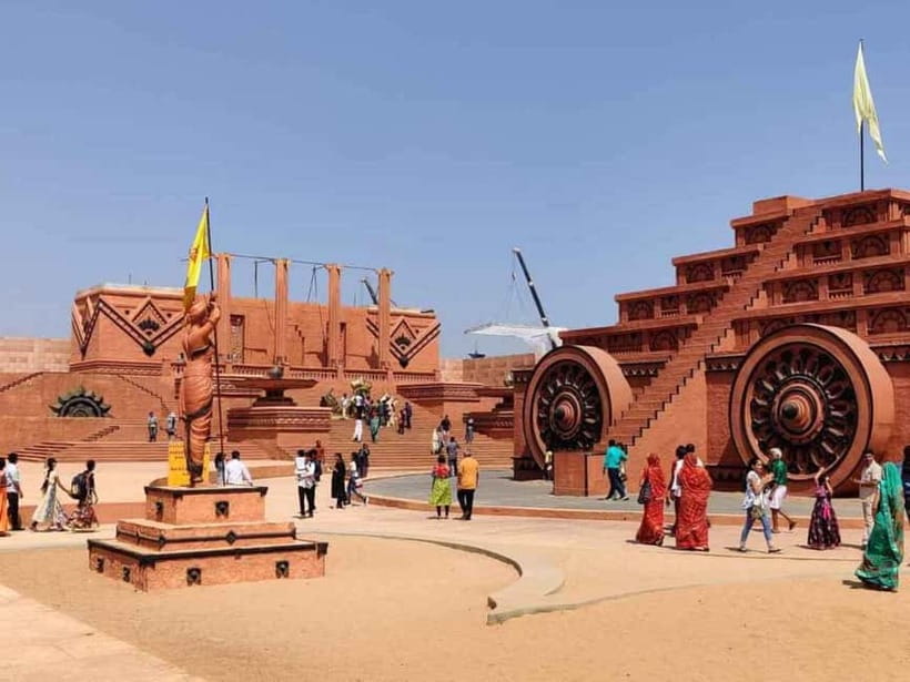 HYDERABAD RAMOJI FILM CITY TOUR - The guided four-hour visit