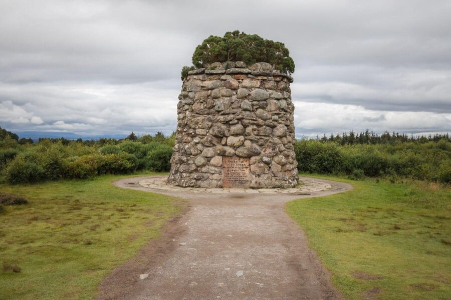 Inverness: Loch Ness Cruise, Castle, and Outlander Tour - Exploring 13th-century Urquhart Castle