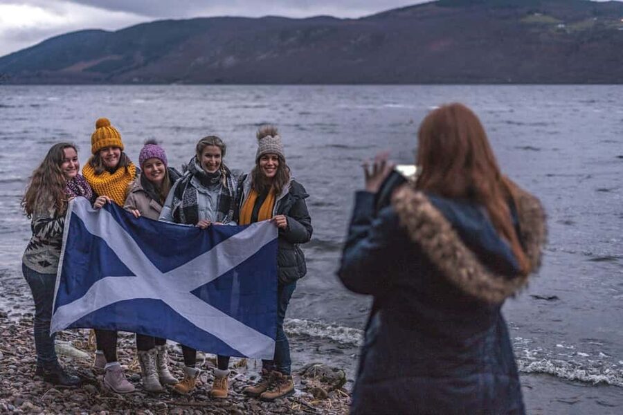 Inverness: Loch Ness, Outlander & Whisky Distillery - Loch Ness cruise and the ruins of Urquhart Castle