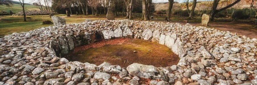 Inverness: Outlander Tour with Whisky Tasting - Starting with the Culloden Clootie Well