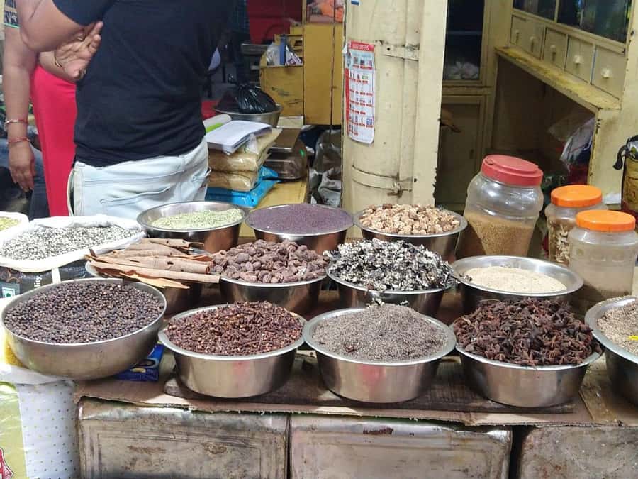 Jaipur: Food Tour and Indian Movie Experience - From food shops to Jaipur traditions