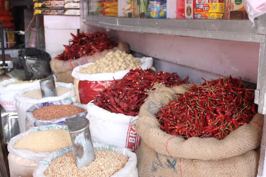 Jaipur: Food Tour and Indian Movie Experience - What five or six tastings really offer