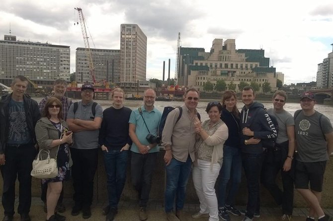James Bond Filming Locations: Private Black Cab Tour in London - Trafalgar Square, Admiralty Arch, and Whitehall