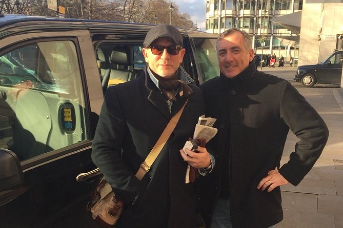 James Bond Filming Locations: Private Black Cab Tour in London - Buckingham Palace and the royal route