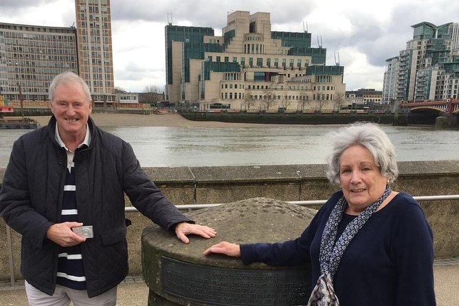 James Bond Filming Locations: Private Black Cab Tour in London - What the private black cab changes