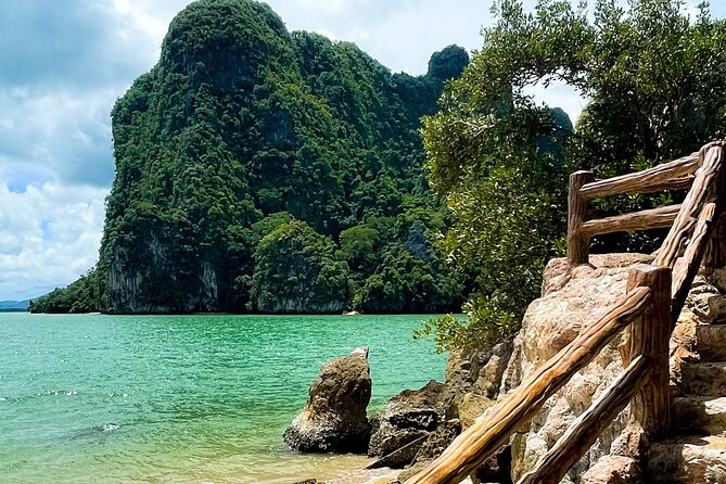 James Bond Hong Islands Sightseeing Canoe - The final Hong Island stop offers swimming and a viewpoint