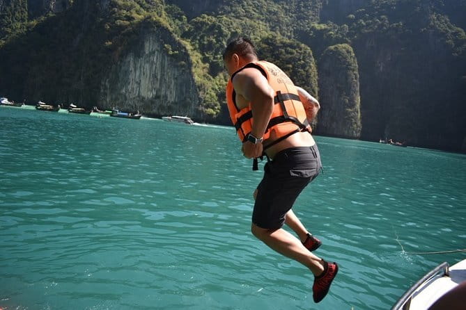James Bond Island: Big Boat Tour & Canoeing Experience - Canoeing through Koh Panak Cave