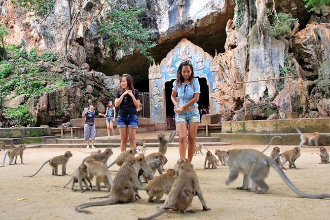 James Bond Island Sightseeing(No Canoeing) Tour by Speedboat from Phuket - Lunch at Koh Panyi brings in local life
