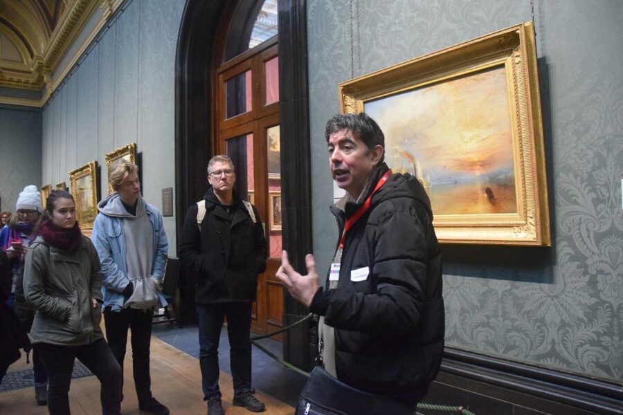 James Bond Shooting Locations 2-Hour Walking Tour of London - Key points at a glance