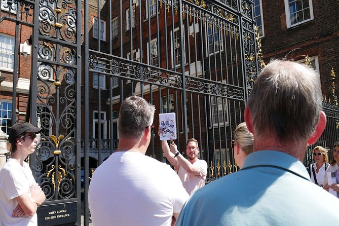 James Bond Small Group Mini Coach Tour of London - Ian’s commentary and the value of a small group