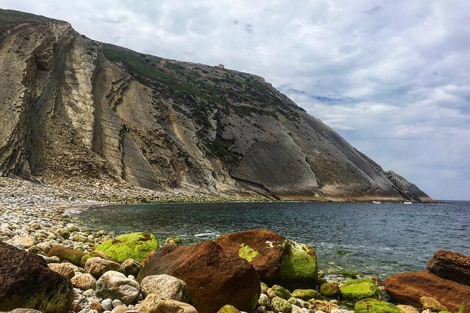 Jurassic Hiking tour to footprints of dinosaur in Espichel Cape - Fortaleza de Santiago and Sesimbra’s salt-water view