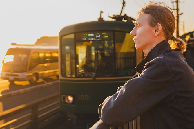 Kamakura Tour with Pro Photographer: Anime Train & Fuji Sunset - How the small group affects the experience