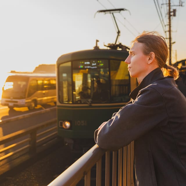 Kamakura Tour with Pro Photographer: Anime Train & Fuji view - From the station to the beach